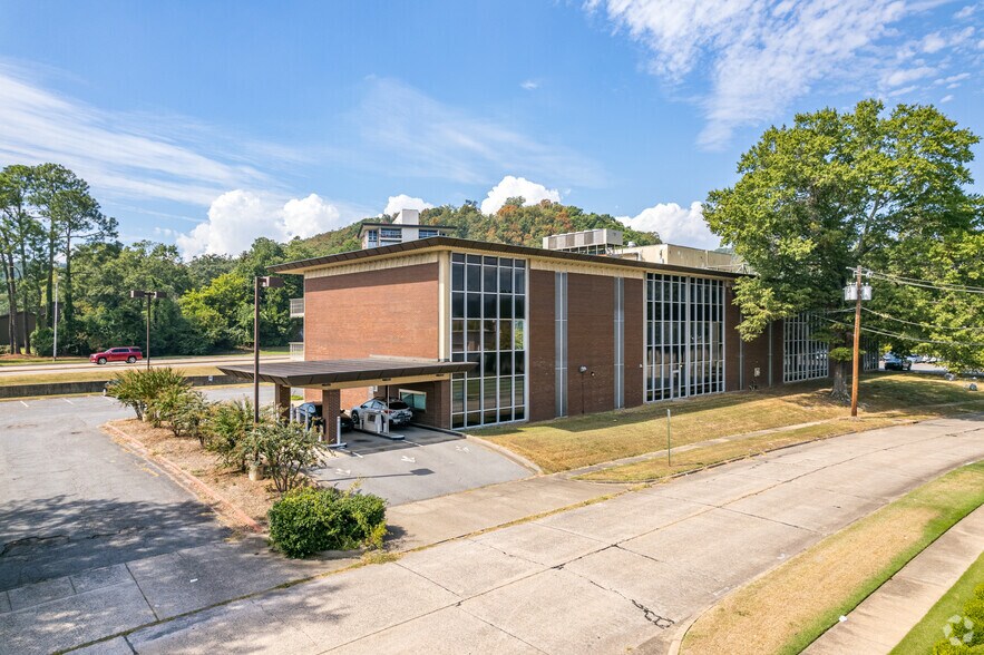 More Photos Of 3600 Cantrell Rd, Little Rock Office For Lease