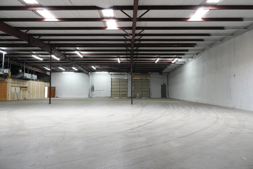 More Photos Of 501 Industrial Dr, Richardson Warehouse For Lease