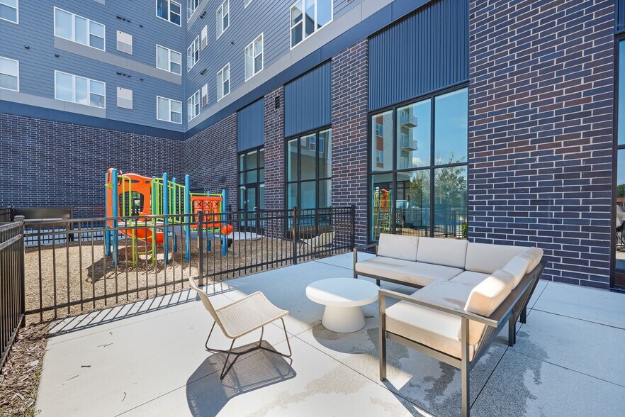 More Photos Of 176 Robert St S, Saint Paul Apartments For Lease