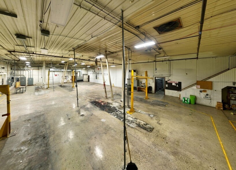 More Photos Of 7656 E 700th Ave, Robinson Manufacturing For Lease