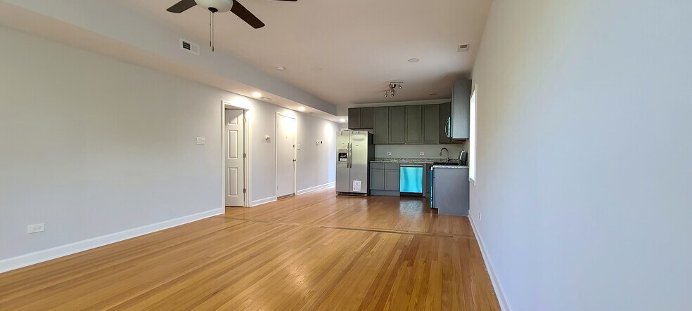 More Photos Of 619 E Groveland Park, Chicago Apartments For Sale
