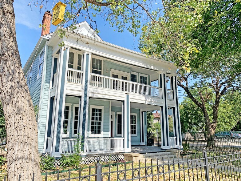Primary Photo Of 127 Lewis St, San Antonio Office For Sale