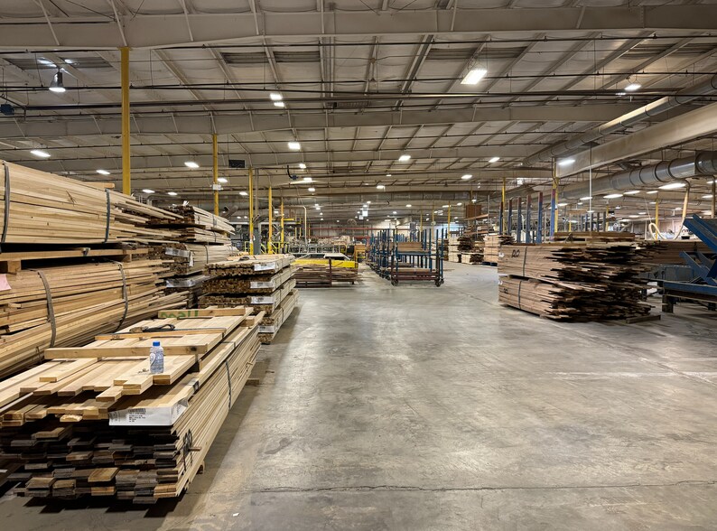 More Photos Of 16300 International St, Doswell Warehouse For Lease