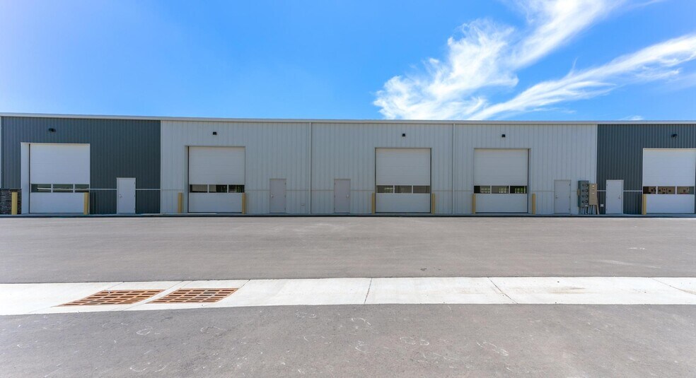 More Photos Of 1107 Southgate, Windsor Manufacturing For Lease