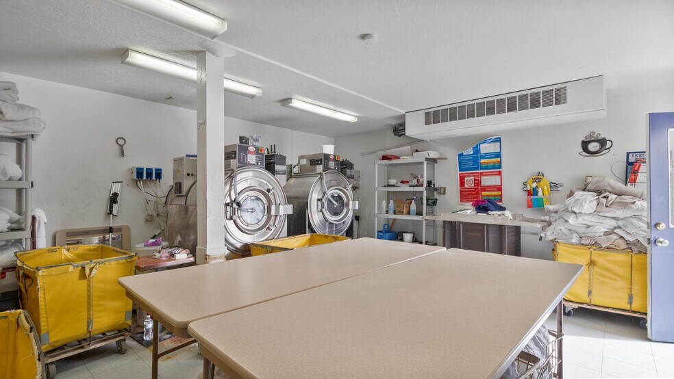 More Photos Of 1561 6th St, Wells Hotel For Sale