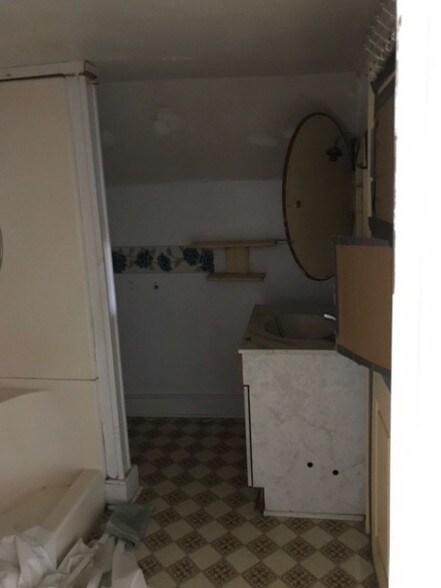 More Photos Of 313 Main St, Red Hill Restaurant For Lease