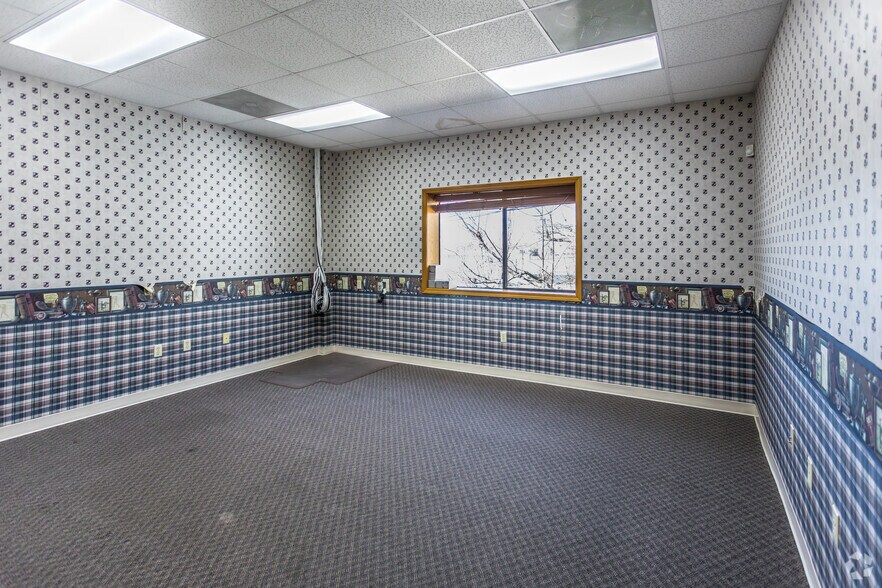 More Photos Of 2395 Harrison St, Batesville Department Store For Sale