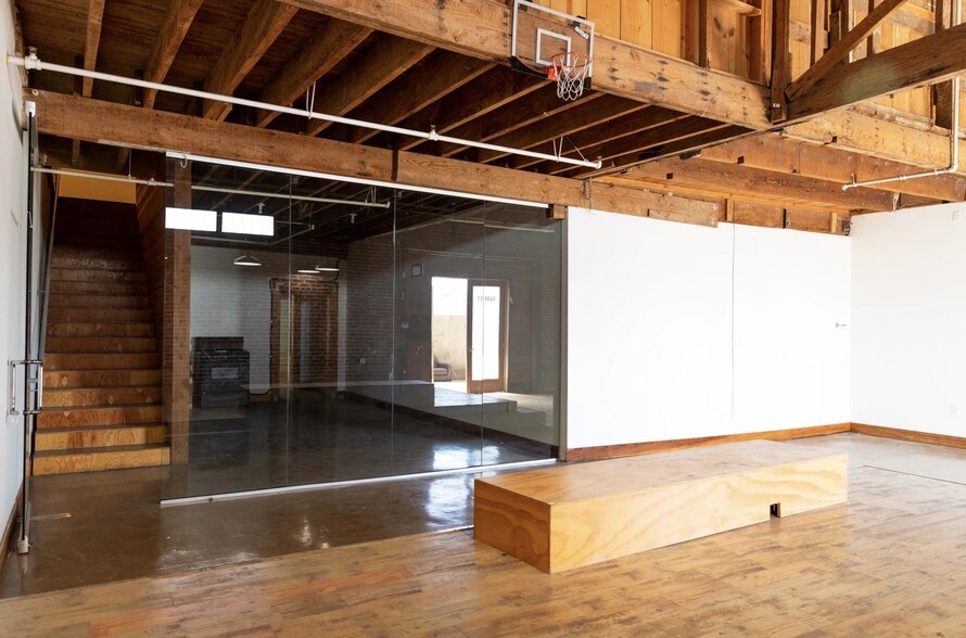 More Photos Of 560 E Commercial St, Pomona Manufacturing For Lease