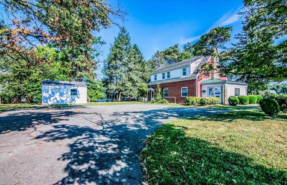 More Photos Of 1540 Apperson Dr, Salem Office For Sale