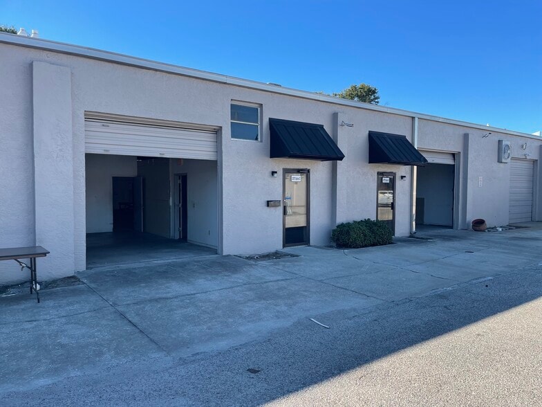 More Photos Of 2075 Sunnydale Blvd, Clearwater Warehouse For Lease
