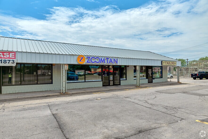 More Photos Of 1945 E Ridge Rd, Rochester Office For Lease