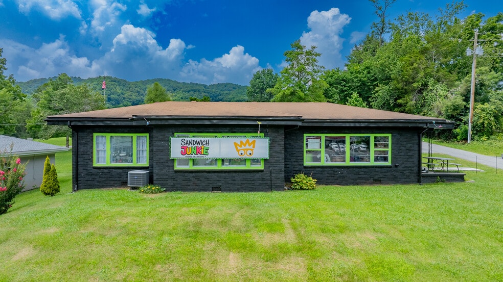 Primary Photo Of 1840 Volunteer Pky, Bristol Storefront Retail Residential For Sale