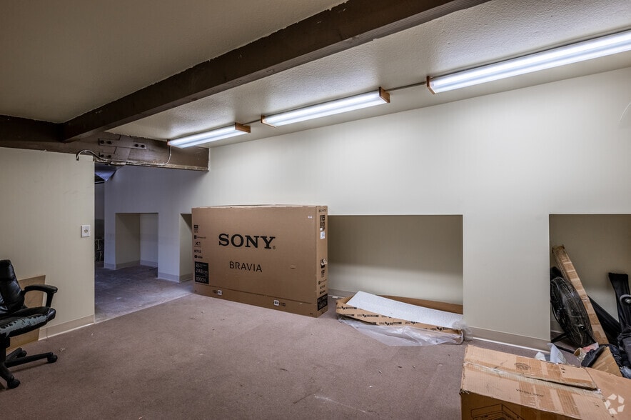 More Photos Of 570 S State College Blvd, Fullerton Warehouse For Sale