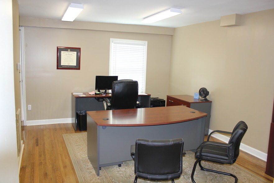 More Photos Of 1509 W Cary St, Richmond Office For Lease