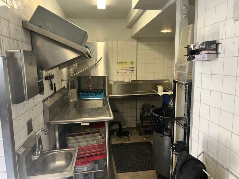 More Photos Of 7469 Melrose Ave, Los Angeles Restaurant For Lease