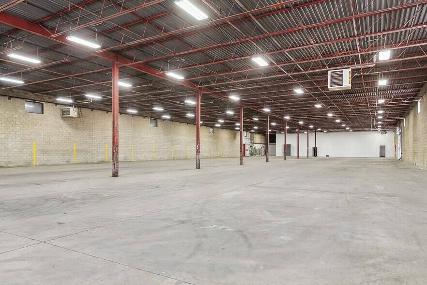 More Photos Of 6885-6895 Menway Ct, Mississauga Warehouse For Lease
