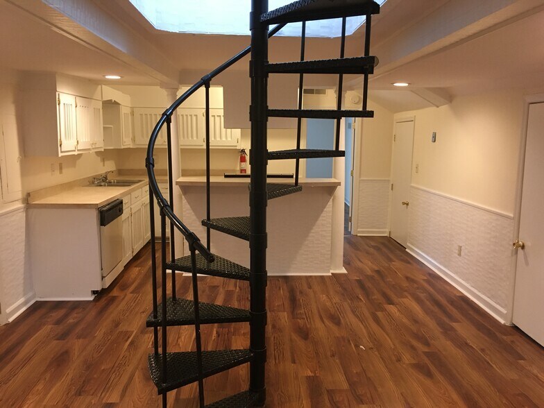 More Photos Of 635 E Bay St, Charleston Office Residential For Lease