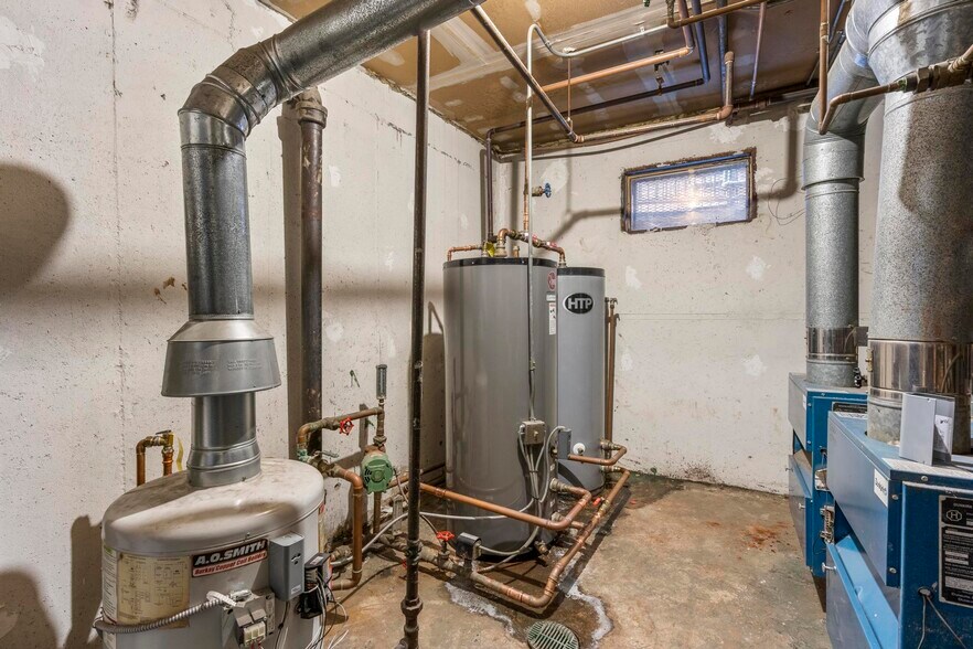 More Photos Of 36 Huntington St, Hartford Apartments For Sale