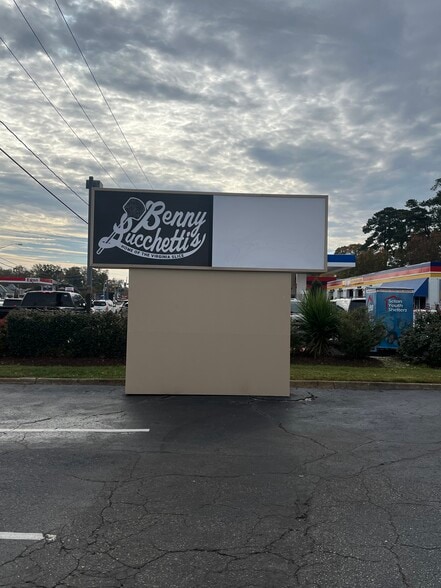 More Photos Of 202 S Battlefield Blvd, Chesapeake Restaurant For Lease