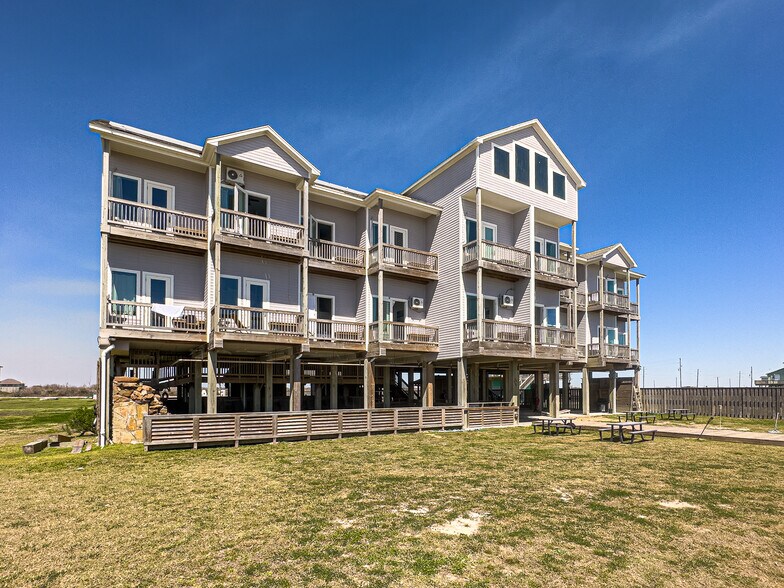 More Photos Of 947 Barkley St, Gilchrist Multifamily For Sale