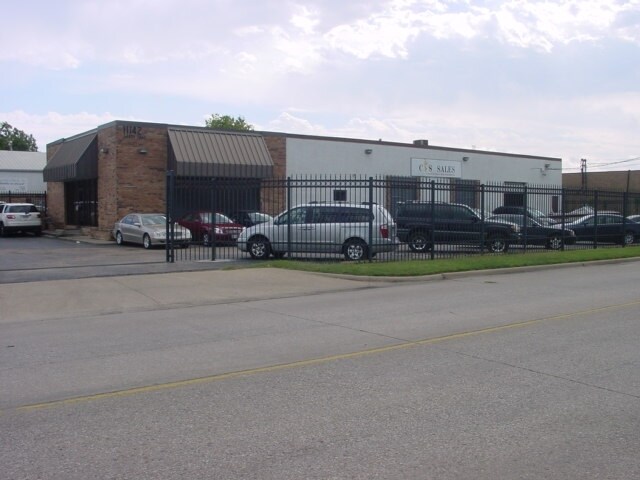 More Photos Of 11142 Shady Trl, Dallas Flex For Lease