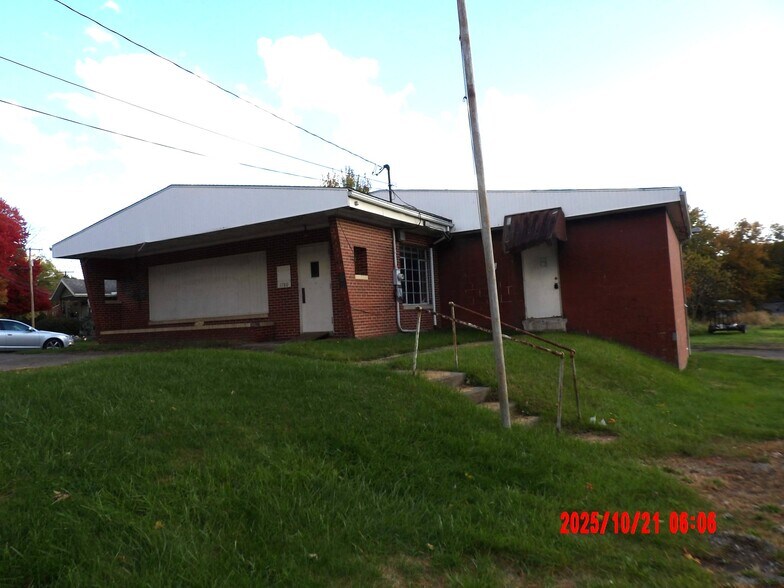 Primary Photo Of 1780 Pine Hollow Blvd, Hermitage Lodge Meeting Hall For Sale