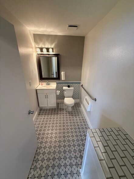 More Photos Of 1354 N Coast Hwy 101, Encinitas Office For Lease