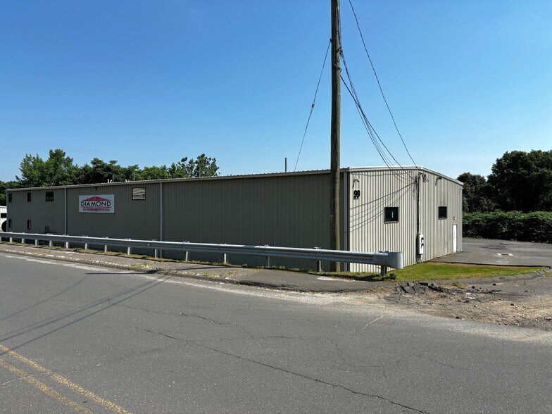More Photos Of 99 Brookside Rd, Waterbury Industrial For Lease