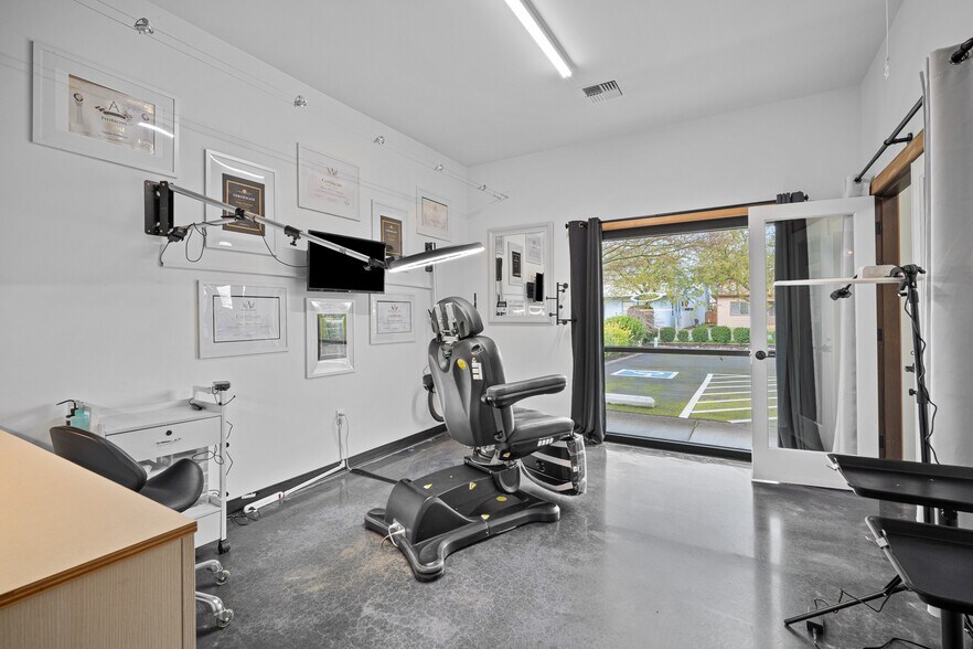 More Photos Of 1714 S 2nd St, Mount Vernon Office For Lease