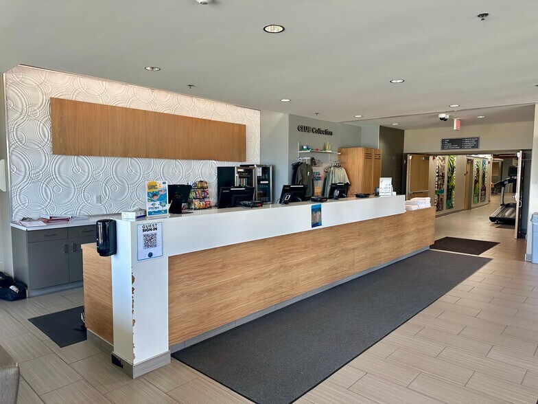 More Photos Of 904 Four Seasons Rd, Bloomington Specialty For Sale