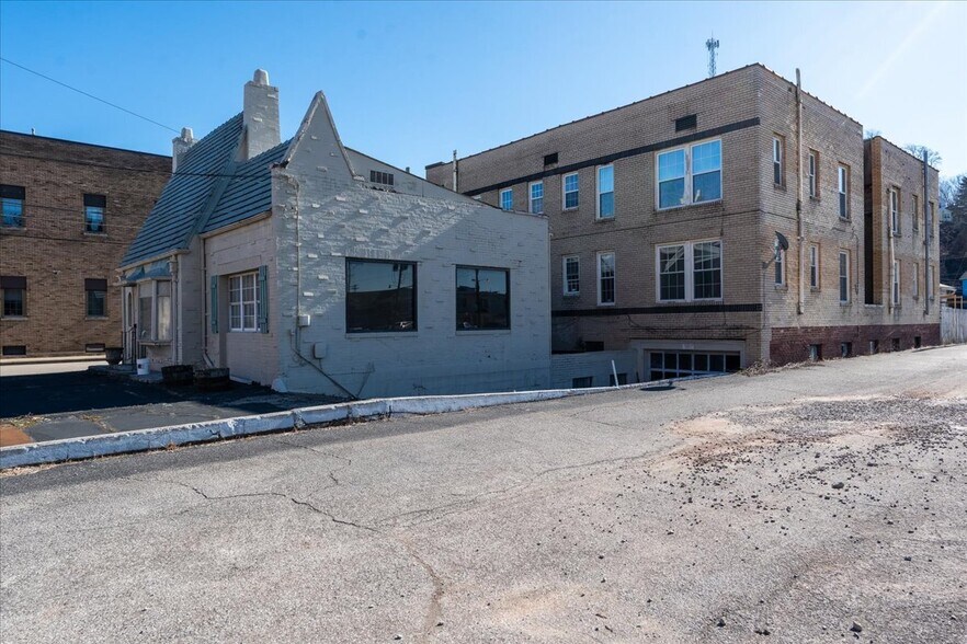 More Photos Of 926 Market St, Parkersburg Office Residential For Sale