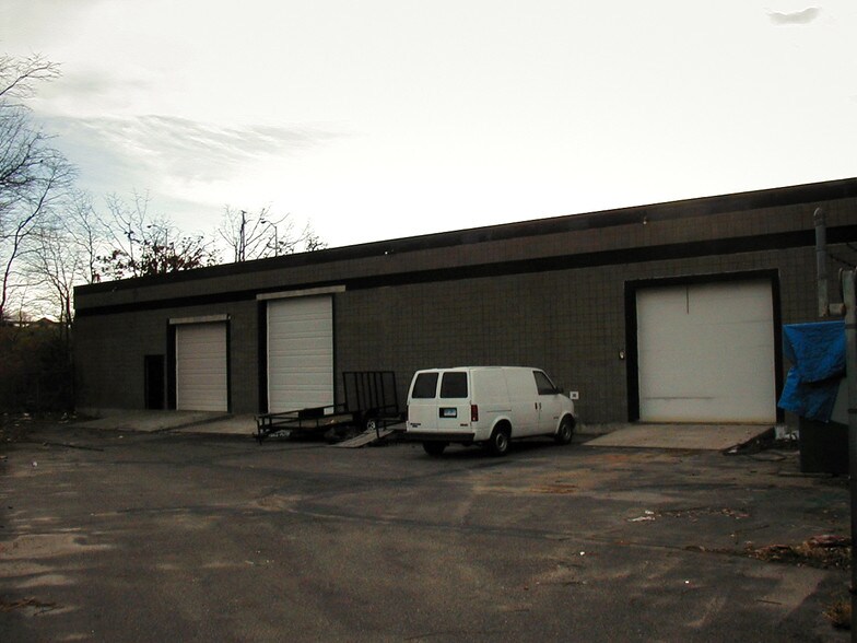More Photos Of 300 Avon St, Stratford Warehouse For Lease