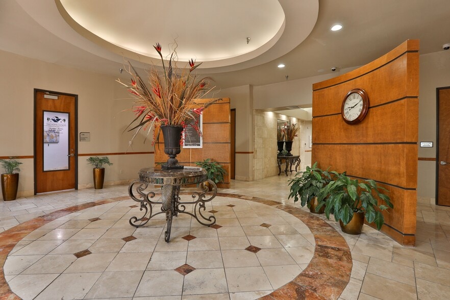 More Photos Of 11467 Huebner Rd, San Antonio Office For Sale