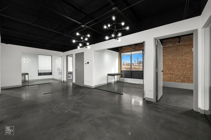 More Photos Of 1322 W Walton St, Chicago Light Distribution For Lease
