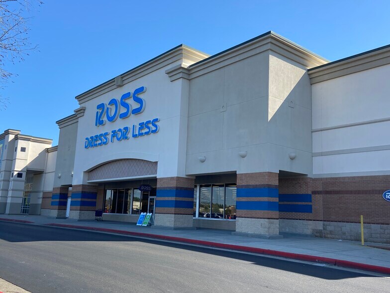More Photos Of 15256-15268 Crossroads Pky, Gulfport Storefront For Lease