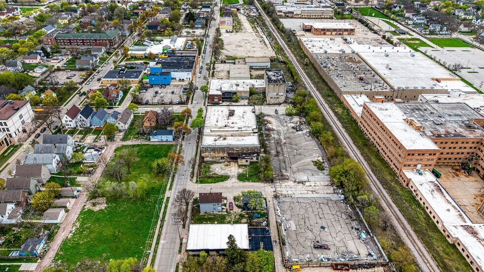 More Photos Of 3000 W Clarke St, Milwaukee Warehouse For Sale