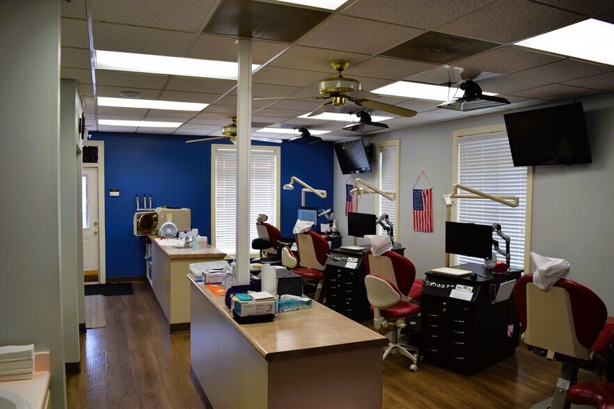 More Photos Of 6551 Stage Oaks Dr, Memphis Medical For Sale