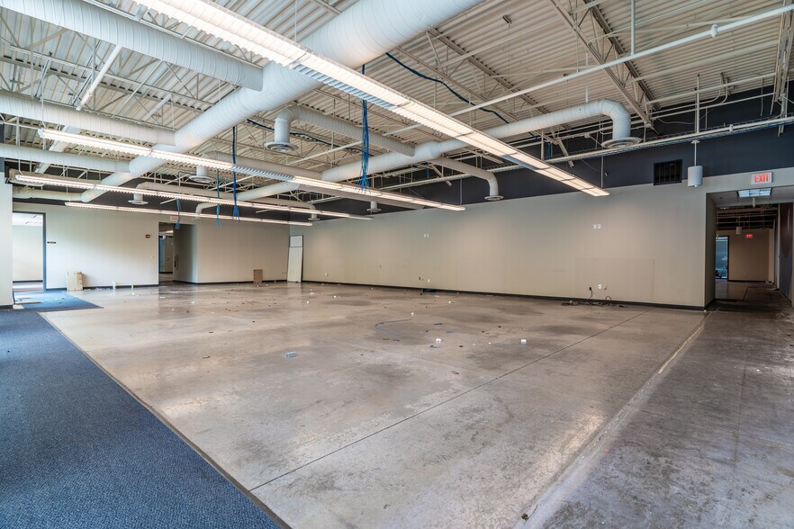 More Photos Of 2015 Vaughn Rd, Kennesaw Business Park For Sale