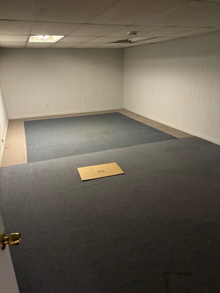 More Photos Of 532-533 Codell Dr, Lexington Warehouse For Lease