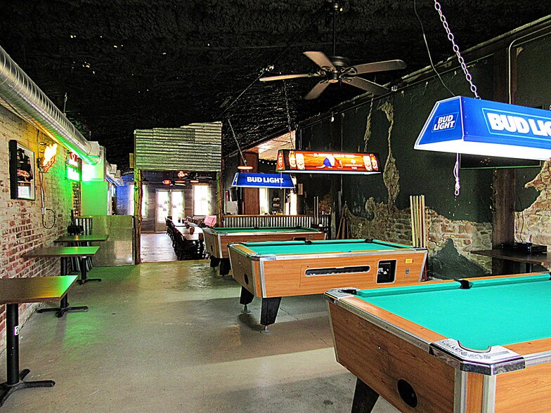 More Photos Of 514-520 N Railroad St, Burton Restaurant For Lease