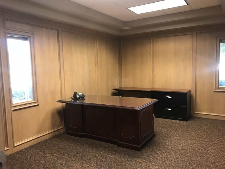 More Photos Of 2110-2120 S Broadway, Edmond Office For Lease