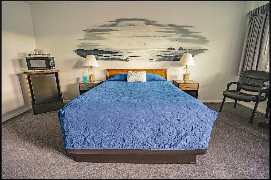 More Photos Of 460 Highway 101, Bandon Hotel For Sale