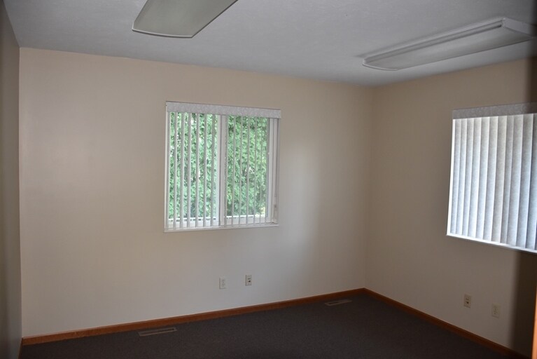 More Photos Of 2801 Bristol St, Elkhart Office For Sale