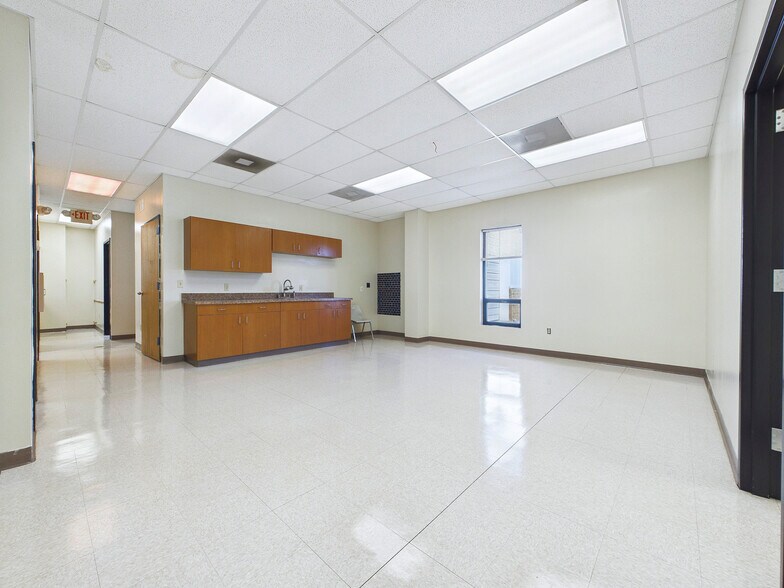 More Photos Of 230 N Old Saint Louis Rd, Wood River Industrial For Lease