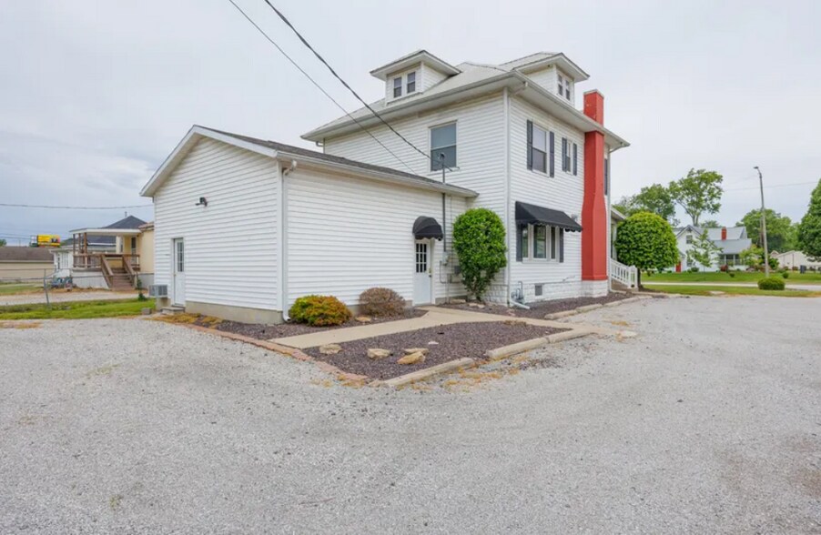 More Photos Of 1015 W Main St, Salem General Retail For Sale