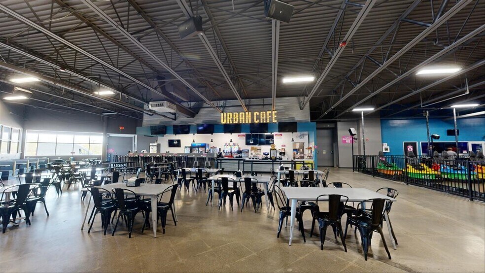 More Photos Of 14450 Mundy Dr, Noblesville Storefront For Sale