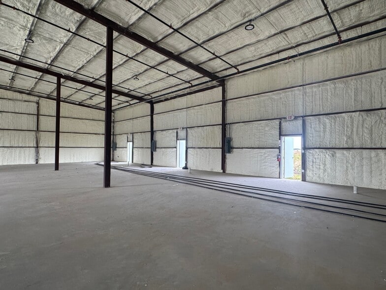 More Photos Of 1917 Tanya Ave ave, McAllen Warehouse For Lease