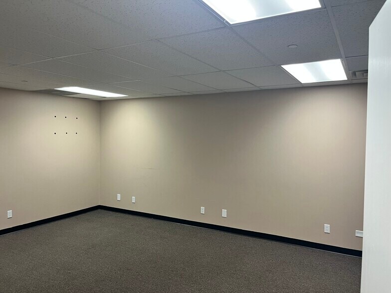 More Photos Of 4805 Greenwood St, Skokie Apartments For Lease