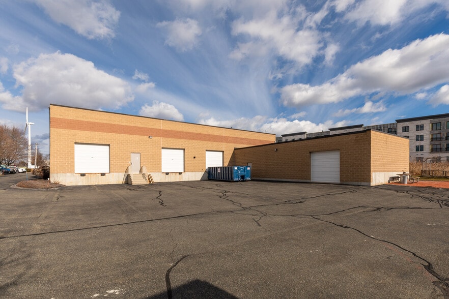 More Photos Of 69 Parker St, Newburyport Research And Development For Lease