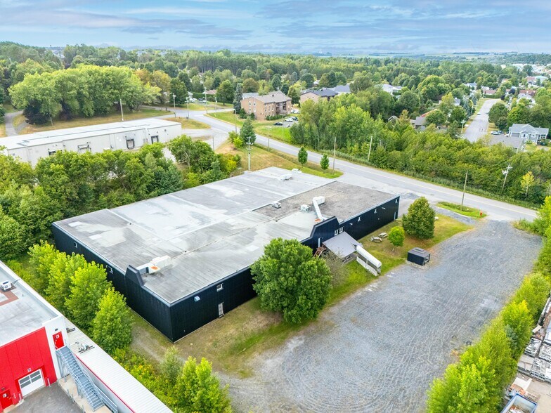 More Photos Of 60 Rue Sheard, Coaticook Industrial For Sale